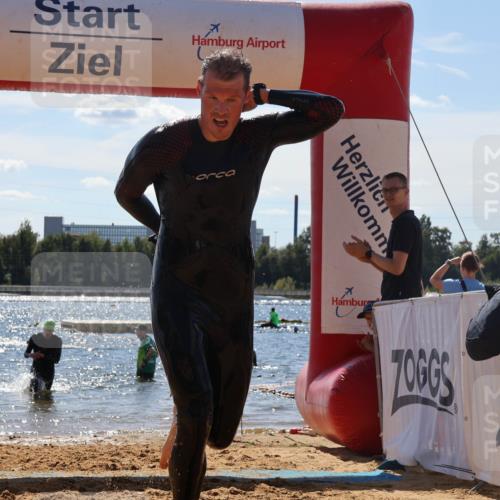 07.09.2025 - 19. Norderstedt Triathlon Luisa Fischer http://msf.ph/oto/8758113 07.09.2025 13:35:28 Schwimmen 976, 1025 meine-sportfotos.de