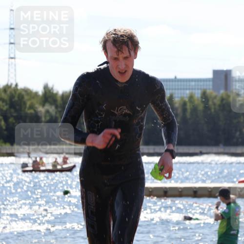 07.09.2025 - 19. Norderstedt Triathlon Luisa Fischer http://msf.ph/oto/8758118 07.09.2025 13:35:35 Schwimmen 1013, 1025 meine-sportfotos.de
