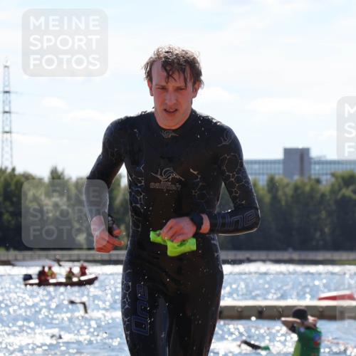 07.09.2025 - 19. Norderstedt Triathlon Luisa Fischer http://msf.ph/oto/8758124 07.09.2025 13:35:35 Schwimmen 1013, 1025 meine-sportfotos.de