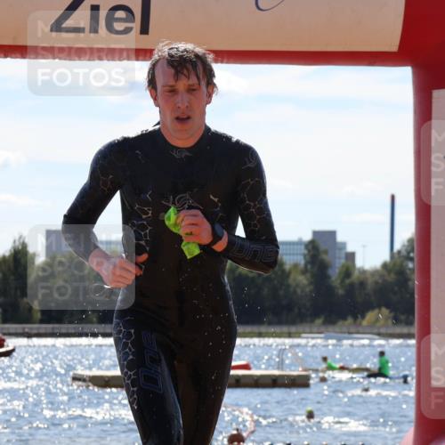 07.09.2025 - 19. Norderstedt Triathlon Luisa Fischer http://msf.ph/oto/8758136 07.09.2025 13:35:36 Schwimmen 1013, 1025 meine-sportfotos.de