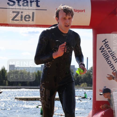 07.09.2025 - 19. Norderstedt Triathlon Luisa Fischer http://msf.ph/oto/8758140 07.09.2025 13:35:36 Schwimmen 1013, 1025 meine-sportfotos.de