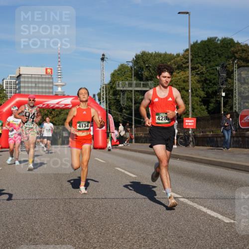 07.09.2025 - BARMER Alsterlauf Yannick Fuchs http://msf.ph/oto/8758298 07.09.2025 09:39:05 Laufen 4484, 94, 4927, 4134, 428 meine-sportfotos.de