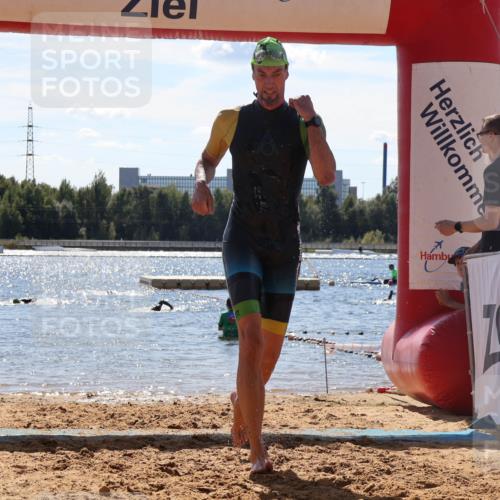 07.09.2025 - 19. Norderstedt Triathlon Luisa Fischer http://msf.ph/oto/8758306 07.09.2025 13:36:34 Schwimmen 1032 meine-sportfotos.de