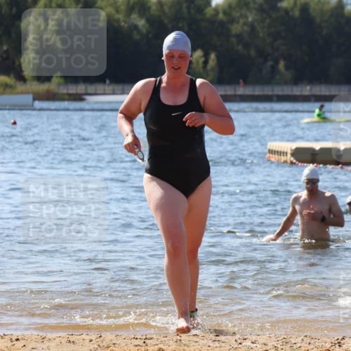 07.09.2025 - 19. Norderstedt Triathlon Luisa Fischer http://msf.ph/oto/8758372 07.09.2025 11:50:02 Schwimmen 757 meine-sportfotos.de