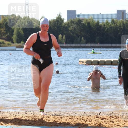 07.09.2025 - 19. Norderstedt Triathlon Luisa Fischer http://msf.ph/oto/8758398 07.09.2025 11:50:04 Schwimmen 757, 762 meine-sportfotos.de