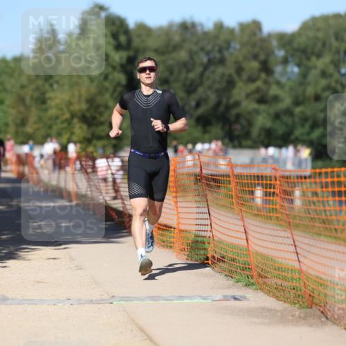 07.09.2025 - 19. Norderstedt Triathlon Michael Strokosch http://msf.ph/oto/8758532 07.09.2025 14:56:25 Laufen 877 meine-sportfotos.de