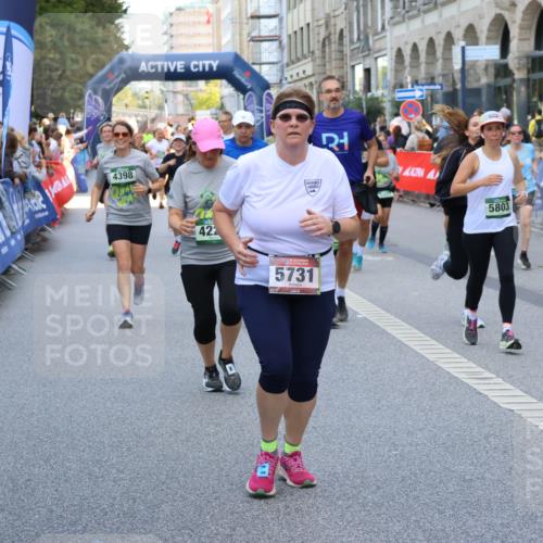 07.09.2025 - BARMER Alsterlauf Strokosch-Dieckow http://msf.ph/oto/8758578 07.09.2025 10:13:29 Ziel 2235, 2387, 2875, 2876, 2892, 3031, 3085, 3086, 3181, 3332, 3333, 3334, 3373, 3379, 3424, 3425, 3564, 3644, 3833, 4181, 4548, 4690, 4716, 4718, 4761, 4958, 5054, 5059, 5414, 5447, 5502, 5709, 5743, 6317, 6318, 6329, 6331, 8417 meine-sportfotos.de