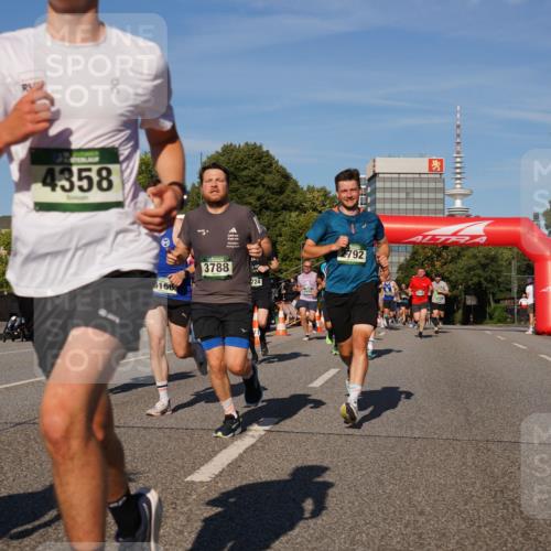 07.09.2025 - BARMER Alsterlauf Yannick Fuchs http://msf.ph/oto/8758587 07.09.2025 09:39:10 Laufen 4358, 6166, 3788, 724, 2792 meine-sportfotos.de