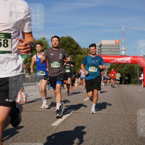 07.09.2025 - BARMER Alsterlauf Yannick Fuchs http://msf.ph/oto/8758597 07.09.2025 09:39:10 Laufen 36, 4358, 6160, 3788, 2792 meine-sportfotos.de