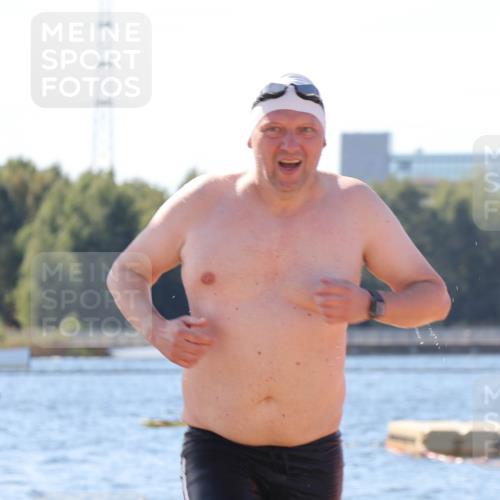 07.09.2025 - 19. Norderstedt Triathlon Luisa Fischer http://msf.ph/oto/8758741 07.09.2025 11:50:36 Schwimmen 273, 1276 meine-sportfotos.de