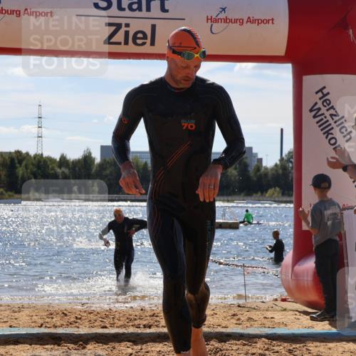07.09.2025 - 19. Norderstedt Triathlon Luisa Fischer http://msf.ph/oto/8758760 07.09.2025 13:39:17 Schwimmen 977, 1000 meine-sportfotos.de