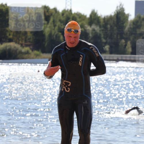 07.09.2025 - 19. Norderstedt Triathlon Luisa Fischer http://msf.ph/oto/8758781 07.09.2025 13:39:22 Schwimmen 411, 1000 meine-sportfotos.de