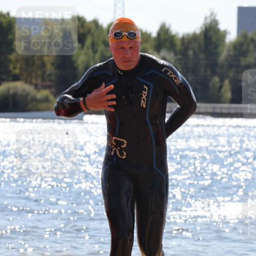 07.09.2025 - 19. Norderstedt Triathlon Luisa Fischer http://msf.ph/oto/8758784 07.09.2025 13:39:22 Schwimmen 411, 1000 meine-sportfotos.de