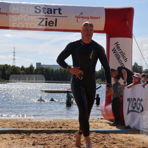 07.09.2025 - 19. Norderstedt Triathlon Luisa Fischer http://msf.ph/oto/8758815 07.09.2025 13:39:25 Schwimmen 411, 1000 meine-sportfotos.de