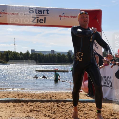 07.09.2025 - 19. Norderstedt Triathlon Luisa Fischer http://msf.ph/oto/8758819 07.09.2025 13:39:25 Schwimmen 411, 1000 meine-sportfotos.de