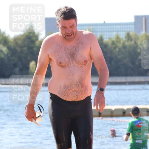 07.09.2025 - 19. Norderstedt Triathlon Luisa Fischer http://msf.ph/oto/8758820 07.09.2025 11:52:01 Schwimmen 827 meine-sportfotos.de