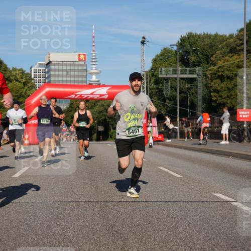 07.09.2025 - BARMER Alsterlauf Yannick Fuchs http://msf.ph/oto/8758838 07.09.2025 09:39:16 Laufen 4985, 607, 8316, 3916, 5451 meine-sportfotos.de