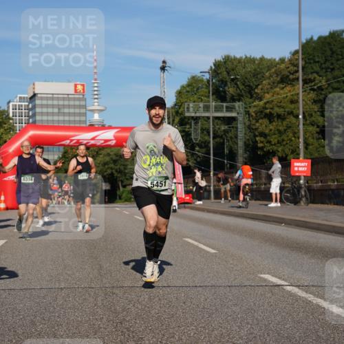 07.09.2025 - BARMER Alsterlauf Yannick Fuchs http://msf.ph/oto/8758848 07.09.2025 09:39:16 Laufen 4985, 607, 8316, 3916, 5451 meine-sportfotos.de