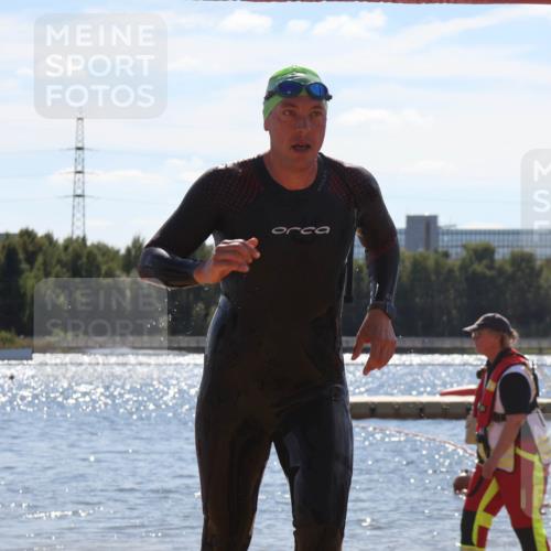 07.09.2025 - 19. Norderstedt Triathlon Luisa Fischer http://msf.ph/oto/8759016 07.09.2025 13:43:07 Schwimmen 888 meine-sportfotos.de