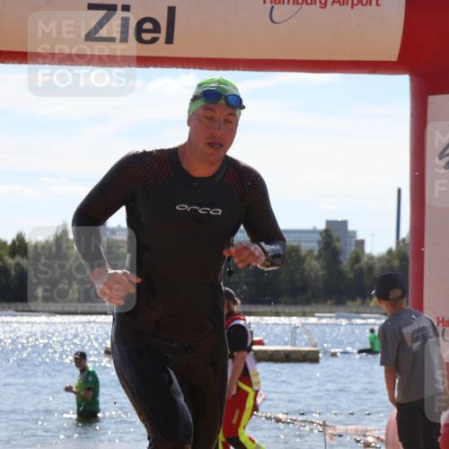 07.09.2025 - 19. Norderstedt Triathlon Luisa Fischer http://msf.ph/oto/8759017 07.09.2025 13:43:07 Schwimmen 888 meine-sportfotos.de