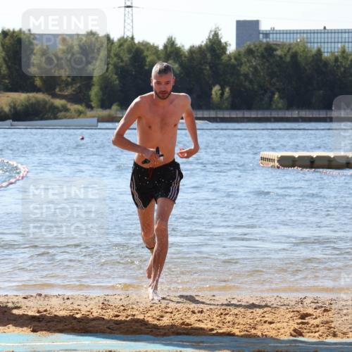 07.09.2025 - 19. Norderstedt Triathlon Luisa Fischer http://msf.ph/oto/8759075 07.09.2025 11:58:27 Schwimmen  meine-sportfotos.de
