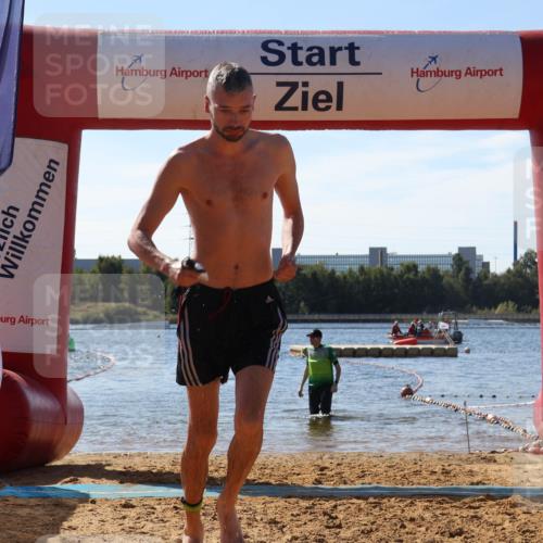07.09.2025 - 19. Norderstedt Triathlon Luisa Fischer http://msf.ph/oto/8759129 07.09.2025 11:58:30 Schwimmen  meine-sportfotos.de
