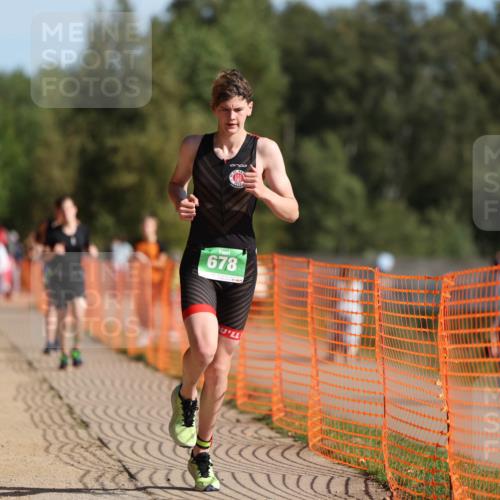 07.09.2025 - 19. Norderstedt Triathlon Michael Strokosch http://msf.ph/oto/8759131 07.09.2025 10:44:32 Laufen 64, 637, 678 meine-sportfotos.de