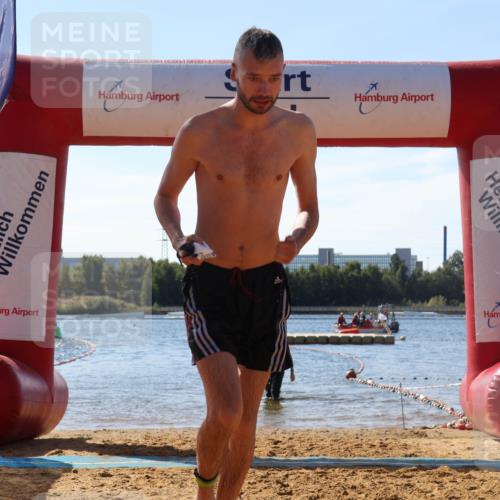 07.09.2025 - 19. Norderstedt Triathlon Luisa Fischer http://msf.ph/oto/8759135 07.09.2025 11:58:31 Schwimmen  meine-sportfotos.de