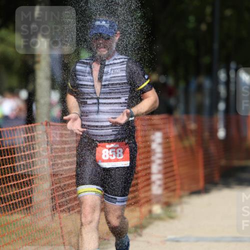 07.09.2025 - 19. Norderstedt Triathlon Michael Strokosch http://msf.ph/oto/8759253 07.09.2025 13:14:41 Laufen 176, 224, 852, 858 meine-sportfotos.de