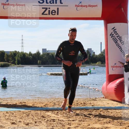 07.09.2025 - 19. Norderstedt Triathlon Luisa Fischer http://msf.ph/oto/8759293 07.09.2025 12:03:39 Schwimmen 212 meine-sportfotos.de