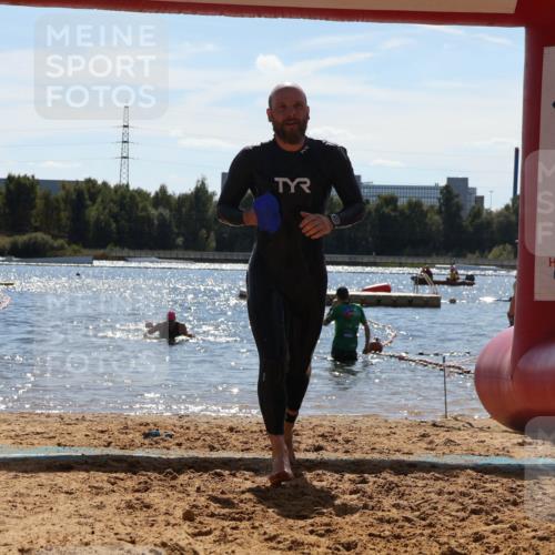 07.09.2025 - 19. Norderstedt Triathlon Luisa Fischer http://msf.ph/oto/8759311 07.09.2025 13:47:04 Schwimmen 395, 1478 meine-sportfotos.de