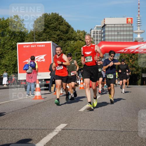 07.09.2025 - BARMER Alsterlauf Yannick Fuchs http://msf.ph/oto/8759381 07.09.2025 09:39:32 Laufen 2117, 24, 4250, 7687, 5340 meine-sportfotos.de