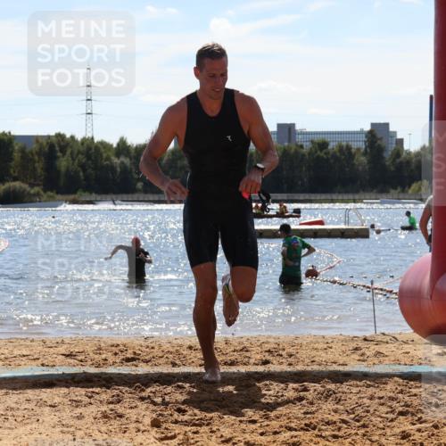 07.09.2025 - 19. Norderstedt Triathlon Luisa Fischer http://msf.ph/oto/8759394 07.09.2025 13:47:18 Schwimmen 1408 meine-sportfotos.de