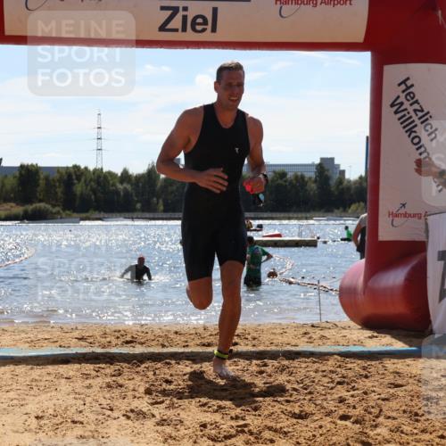 07.09.2025 - 19. Norderstedt Triathlon Luisa Fischer http://msf.ph/oto/8759399 07.09.2025 13:47:19 Schwimmen 1408 meine-sportfotos.de