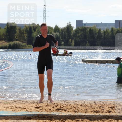 07.09.2025 - 19. Norderstedt Triathlon Luisa Fischer http://msf.ph/oto/8759420 07.09.2025 13:47:39 Schwimmen 427 meine-sportfotos.de