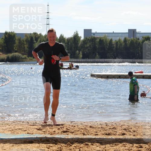 07.09.2025 - 19. Norderstedt Triathlon Luisa Fischer http://msf.ph/oto/8759424 07.09.2025 13:47:39 Schwimmen 427 meine-sportfotos.de
