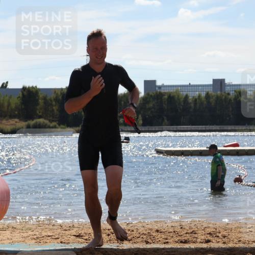 07.09.2025 - 19. Norderstedt Triathlon Luisa Fischer http://msf.ph/oto/8759444 07.09.2025 13:47:41 Schwimmen 427 meine-sportfotos.de