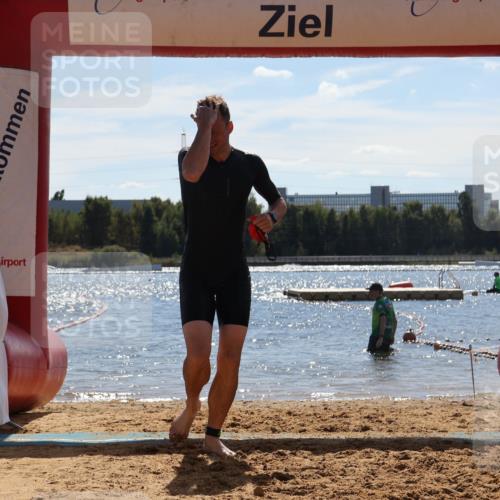 07.09.2025 - 19. Norderstedt Triathlon Luisa Fischer http://msf.ph/oto/8759447 07.09.2025 13:47:41 Schwimmen 427 meine-sportfotos.de