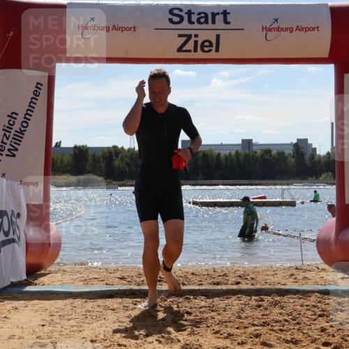 07.09.2025 - 19. Norderstedt Triathlon Luisa Fischer http://msf.ph/oto/8759452 07.09.2025 13:47:41 Schwimmen 427 meine-sportfotos.de