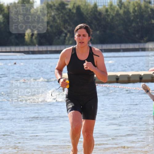 07.09.2025 - 19. Norderstedt Triathlon Luisa Fischer http://msf.ph/oto/8759456 07.09.2025 12:04:28 Schwimmen 224, 732 meine-sportfotos.de