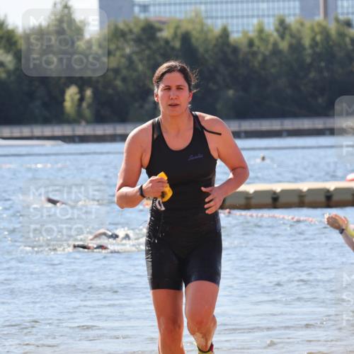 07.09.2025 - 19. Norderstedt Triathlon Luisa Fischer http://msf.ph/oto/8759462 07.09.2025 12:04:28 Schwimmen 224, 732 meine-sportfotos.de