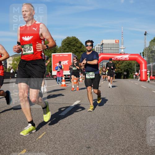 07.09.2025 - BARMER Alsterlauf Yannick Fuchs http://msf.ph/oto/8759469 07.09.2025 09:39:34 Laufen 211, 4250, 5768, 5340 meine-sportfotos.de
