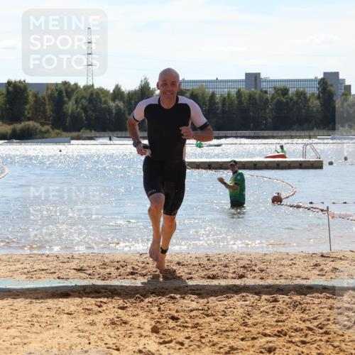 07.09.2025 - 19. Norderstedt Triathlon Luisa Fischer http://msf.ph/oto/8759594 07.09.2025 13:50:09 Schwimmen 420 meine-sportfotos.de