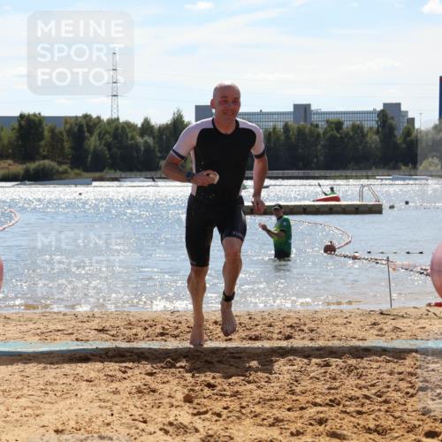 07.09.2025 - 19. Norderstedt Triathlon Luisa Fischer http://msf.ph/oto/8759599 07.09.2025 13:50:09 Schwimmen 420 meine-sportfotos.de