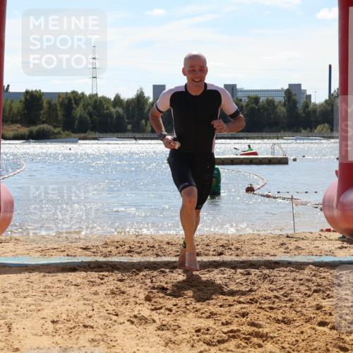07.09.2025 - 19. Norderstedt Triathlon Luisa Fischer http://msf.ph/oto/8759603 07.09.2025 13:50:09 Schwimmen 420 meine-sportfotos.de