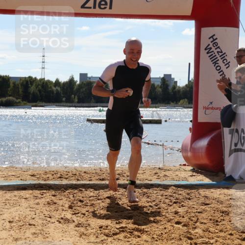 07.09.2025 - 19. Norderstedt Triathlon Luisa Fischer http://msf.ph/oto/8759607 07.09.2025 13:50:10 Schwimmen 420 meine-sportfotos.de