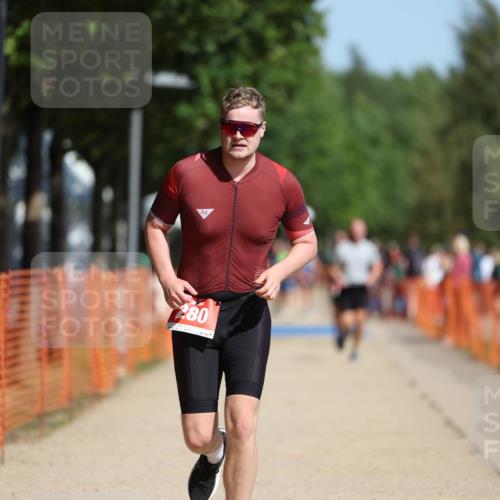 07.09.2025 - 19. Norderstedt Triathlon Michael Strokosch http://msf.ph/oto/8759645 07.09.2025 12:06:24 Laufen 280, 1258 meine-sportfotos.de