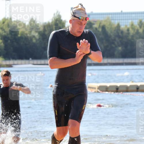 07.09.2025 - 19. Norderstedt Triathlon Luisa Fischer http://msf.ph/oto/8759670 07.09.2025 12:04:57 Schwimmen 739, 769, 811 meine-sportfotos.de