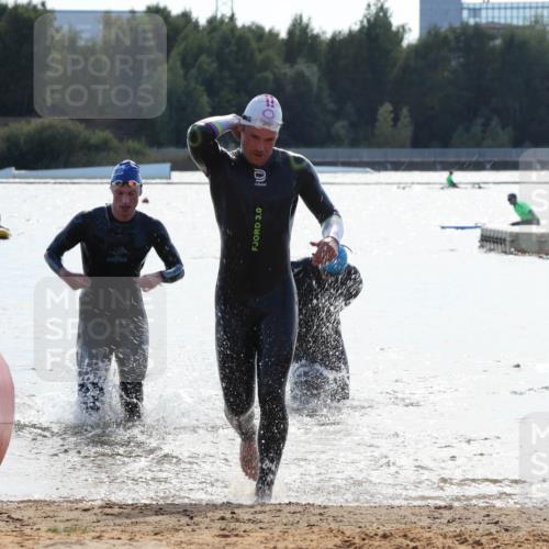 07.09.2025 - 19. Norderstedt Triathlon Luisa Fischer http://msf.ph/oto/8759762 07.09.2025 14:10:54 Schwimmen 1501, 1502, 1505 meine-sportfotos.de
