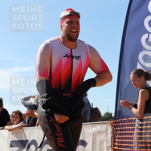 07.09.2025 - 19. Norderstedt Triathlon Luisa Fischer http://msf.ph/oto/8759813 07.09.2025 12:05:26 Schwimmen 1322 meine-sportfotos.de
